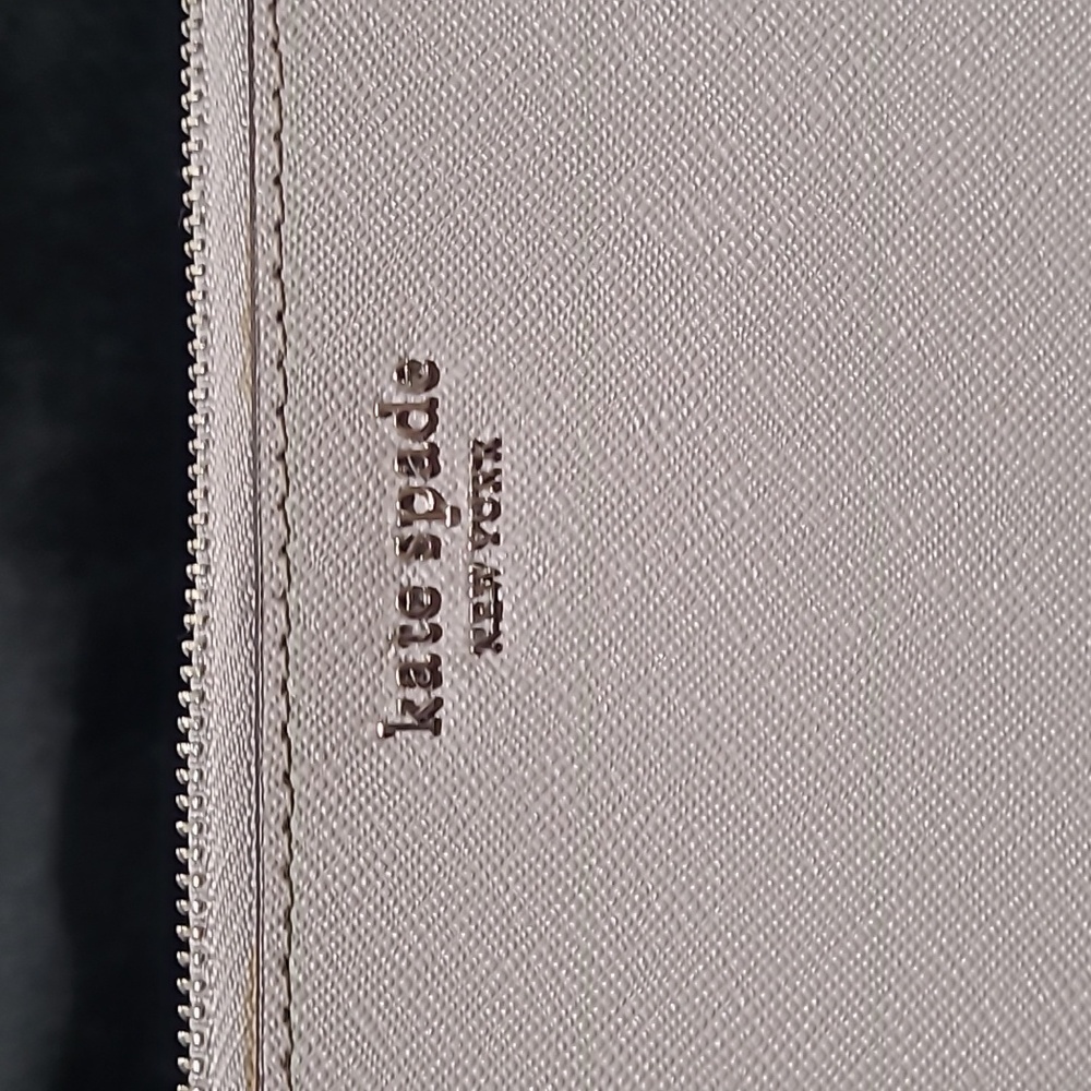 Kate Spade light gray Pouch Wristlet missing strap Like New condition - Picture 7 of 7